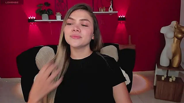 Snapshot of Sofia_Velvetx chatting on June 7, 2026, 2:44 pm Sofia Velvetx online show from June 7, 2026, 2:44 pm