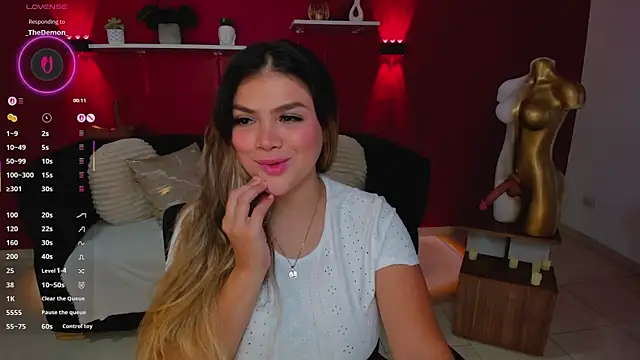 Sofia Velvetx online show from May 6, 2026, 2:43 pm