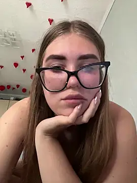 MissAuroraX online show from May 13, 2026, 3:52 pm