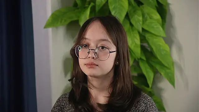 LinnRiechers online show from March 27, 2026, 4:54 am