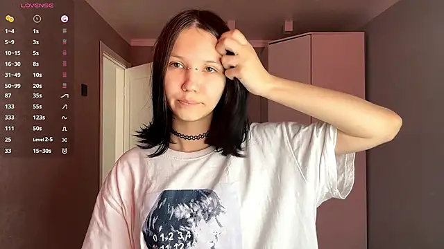 AmeliaMiotii online show from April 29, 2026, 11:03 am