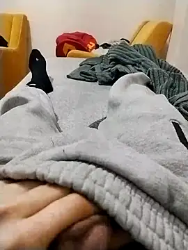 Snapshot of y2561 chatting on March 31, 2026, 10:45 pm y2561 online show from March 31, 2026, 10:45 pm