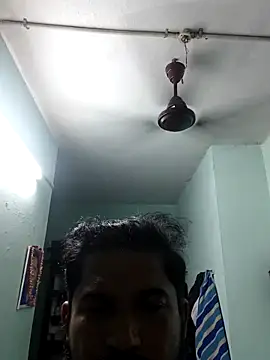 Snapshot of varun2184 chatting on May 25, 2026, 5:33 pm varun2184 online show from May 25, 2026, 5:33 pm