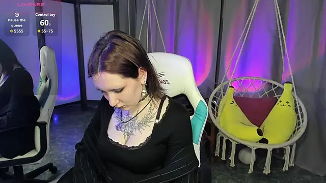 Snapshot of MollyBryant chatting on March 27, 2026, 7:28 am MollyBryant online show from March 27, 2026, 7:28 am