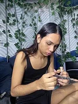 KristinaGriner online show from June 19, 2026, 1:44 am