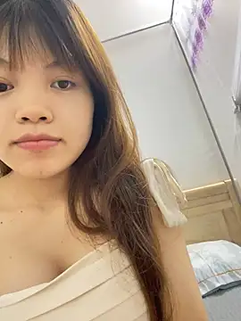 Snapshot of -Vaci- chatting on April 23, 2026, 3:13 pm -Vaci- online show from April 23, 2026, 3:13 pm