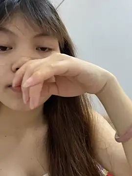 Snapshot of -Vaci- chatting on April 13, 2026, 1:37 pm -Vaci- online show from April 13, 2026, 1:37 pm