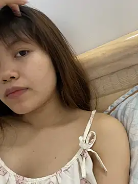 Snapshot of -Vaci- chatting on April 22, 2026, 2:46 pm -Vaci- online show from April 22, 2026, 2:46 pm