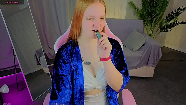 Snapshot of Candy_Lirr chatting on April 9, 2026, 3:52 am Candy Lirr online show from April 9, 2026, 3:52 am