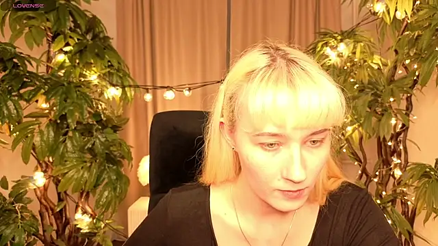 SusanWeaver online show from April 11, 2026, 2:21 pm