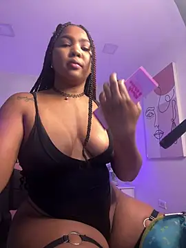 Snapshot of madisoncurt_ chatting on May 19, 2026, 11:50 am madisoncurt online show from May 19, 2026, 11:50 am