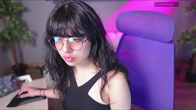 Saphyralux online show from July 8, 2026, 8:53 pm