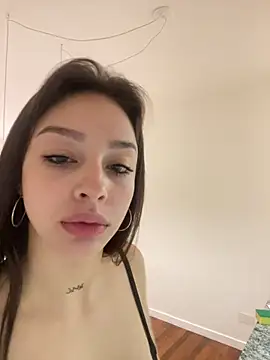 Snapshot of Onlyalvareznicolll chatting on March 28, 2026, 2:56 am Onlyalvareznicolll online show from March 28, 2026, 2:56 am