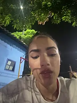 Snapshot of Marianapaiv chatting on May 20, 2026, 3:36 am Marianapaiv online show from May 20, 2026, 3:36 am