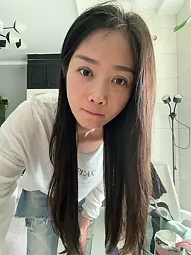 yuanpu0925 online show from May 12, 2026, 3:14 am