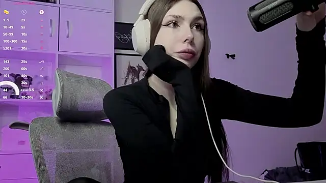 Snapshot of JustEvalove chatting on March 29, 2026, 3:02 pm JustEvalove online show from March 29, 2026, 3:02 pm