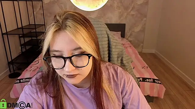 Luna Host online show from April 7, 2026, 1:29 am