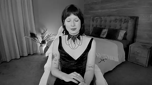 Snapshot of effie_mirale chatting on May 15, 2026, 9:18 am effie mirale online show from May 15, 2026, 9:18 am
