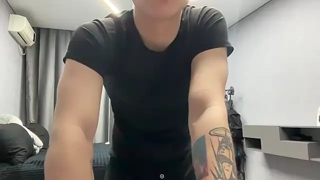 MaxWoolf online show from April 18, 2026, 7:07 pm