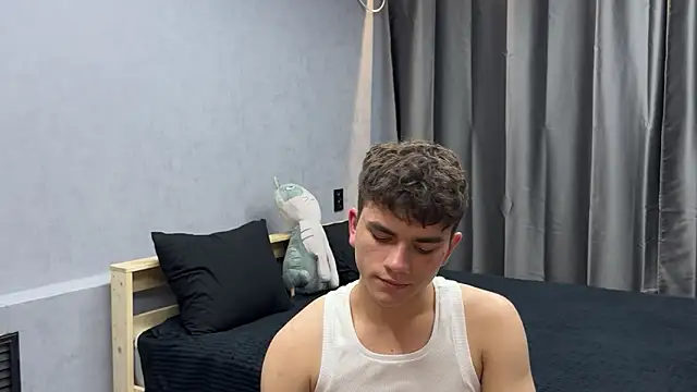 MaxWoolf online show from May 13, 2026, 2:46 pm