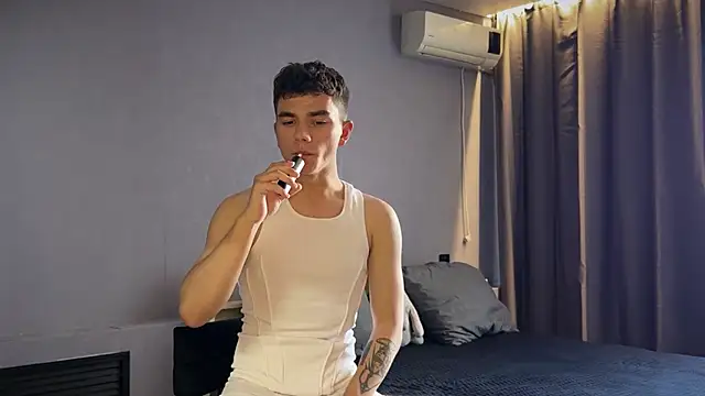 MaxWoolf online show from June 7, 2026, 2:11 pm
