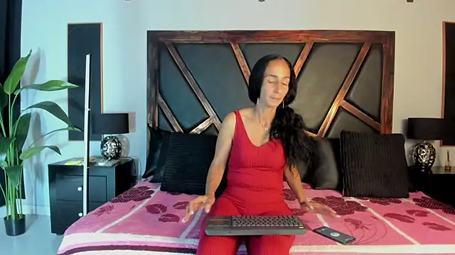 SamanttaLopez online show from April 18, 2026, 1:02 pm