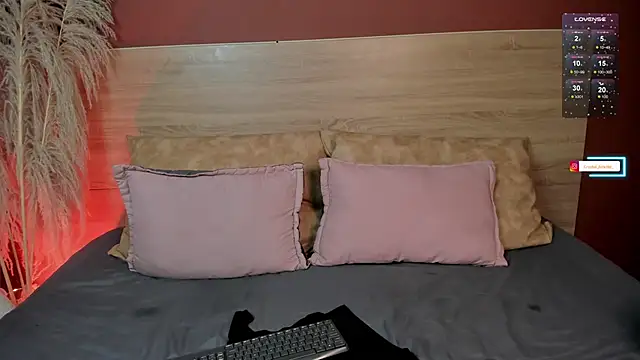 Snapshot of crystal_arlette_ chatting on April 18, 2026, 12:07 pm crystal arlette online show from April 18, 2026, 12:07 pm