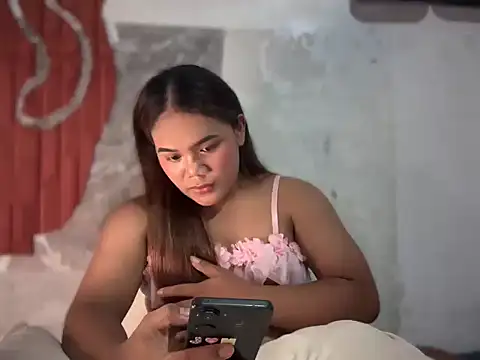 Snapshot of yourhotwild_bella chatting on April 16, 2026, 9:39 pm yourhotwild bella online show from April 16, 2026, 9:39 pm