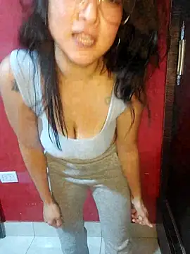 Steffanny2026 online show from April 9, 2026, 11:44 pm