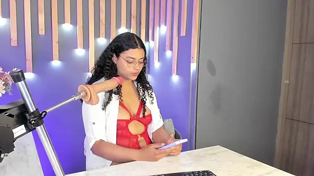 scarlett  2 online show from May 4, 2026, 8:11 pm