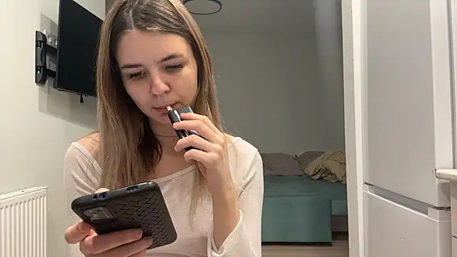 Snapshot of Peachy_keens chatting on April 23, 2026, 6:31 pm Peachy keens online show from April 23, 2026, 6:31 pm