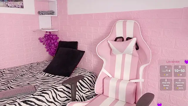 Sophi Sweet11 online show from May 29, 2026, 1:17 pm
