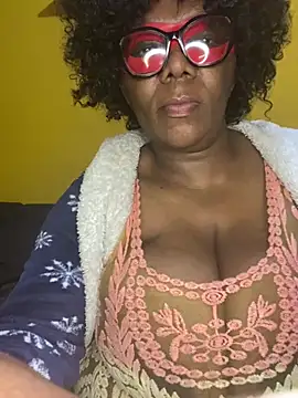 Snapshot of BoobsQueeen chatting on June 14, 2026, 11:50 pm BoobsQueeen online show from June 14, 2026, 11:50 pm