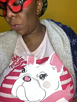 Snapshot of BoobsQueeen chatting on May 28, 2026, 3:47 am BoobsQueeen online show from May 28, 2026, 3:47 am