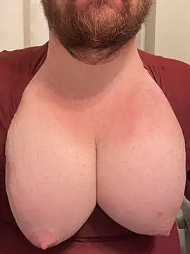 Snapshot of hugemanbreasts chatting on July 6, 2026, 2:18 am hugemanbreasts online show from July 6, 2026, 2:18 am