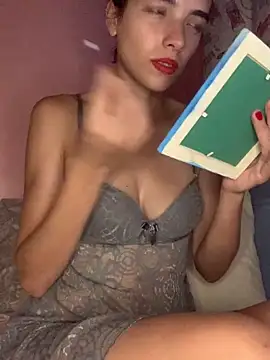  Safira online show from April 5, 2026, 12:50 am