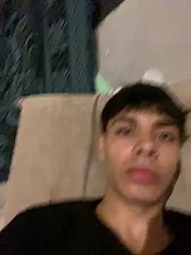 AgusTr online show from April 10, 2026, 5:14 am