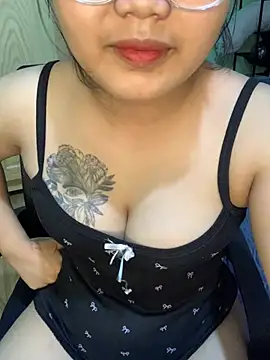 Snapshot of AngelaLuisaaTT chatting on April 14, 2026, 4:45 pm AngelaLuisaaTT online show from April 14, 2026, 4:45 pm