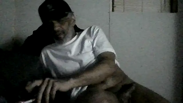 saltandpepper410 online show from April 5, 2026, 3:02 am