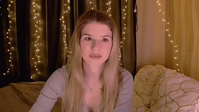 Alisa Swan  online show from May 10, 2026, 8:54 pm