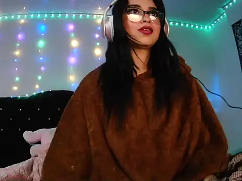 Luna Velvet7 online show from May 18, 2026, 1:28 am