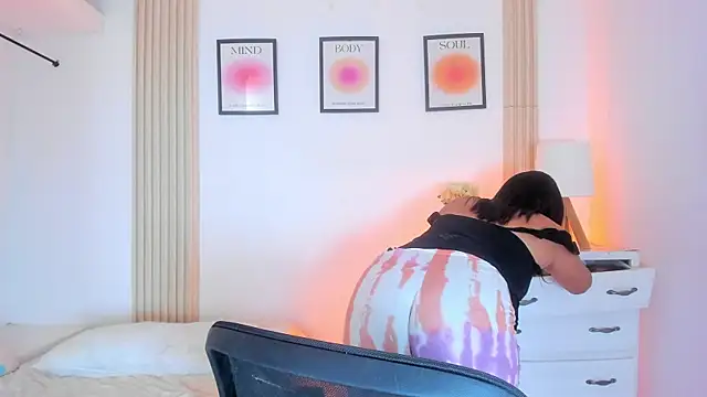 lia stuart1 online show from April 8, 2026, 4:19 pm