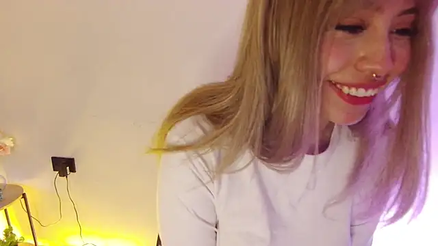 Evannia online show from May 18, 2026, 4:07 am