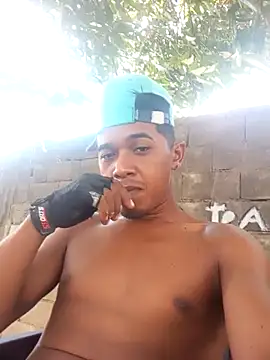 Snapshot of blackmasterpig chatting on April 2, 2026, 4:13 pm blackmasterpig online show from April 2, 2026, 4:13 pm