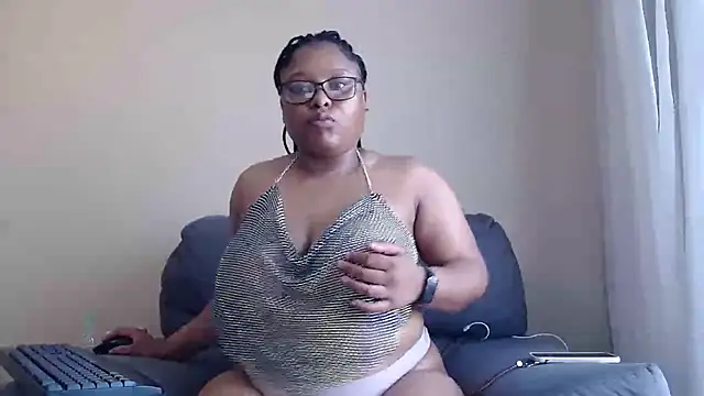 xxZoeyx online show from May 14, 2026, 6:21 am