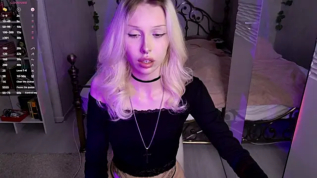 ghost girly online show from May 14, 2026, 8:06 pm
