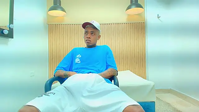 Snapshot of LUCA_TURNER chatting on April 8, 2026, 12:28 pm LUCA TURNER online show from April 8, 2026, 12:28 pm