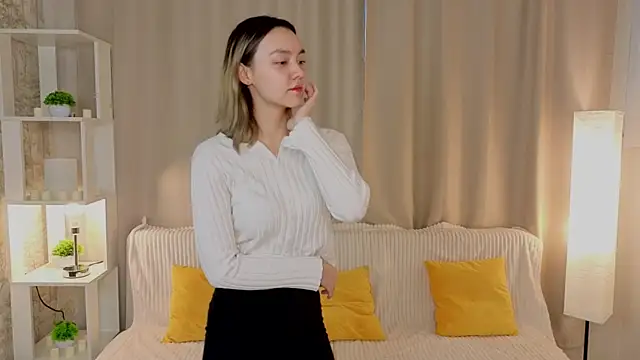 CythiaFelmet online show from April 9, 2026, 4:36 am