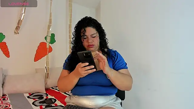 Snapshot of AuraDush chatting on April 8, 2026, 11:44 am AuraDush online show from April 8, 2026, 11:44 am