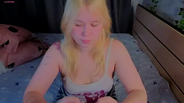 unburnedgirl online show from July 10, 2026, 4:29 pm